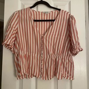 Short sleeved v neck peplum top